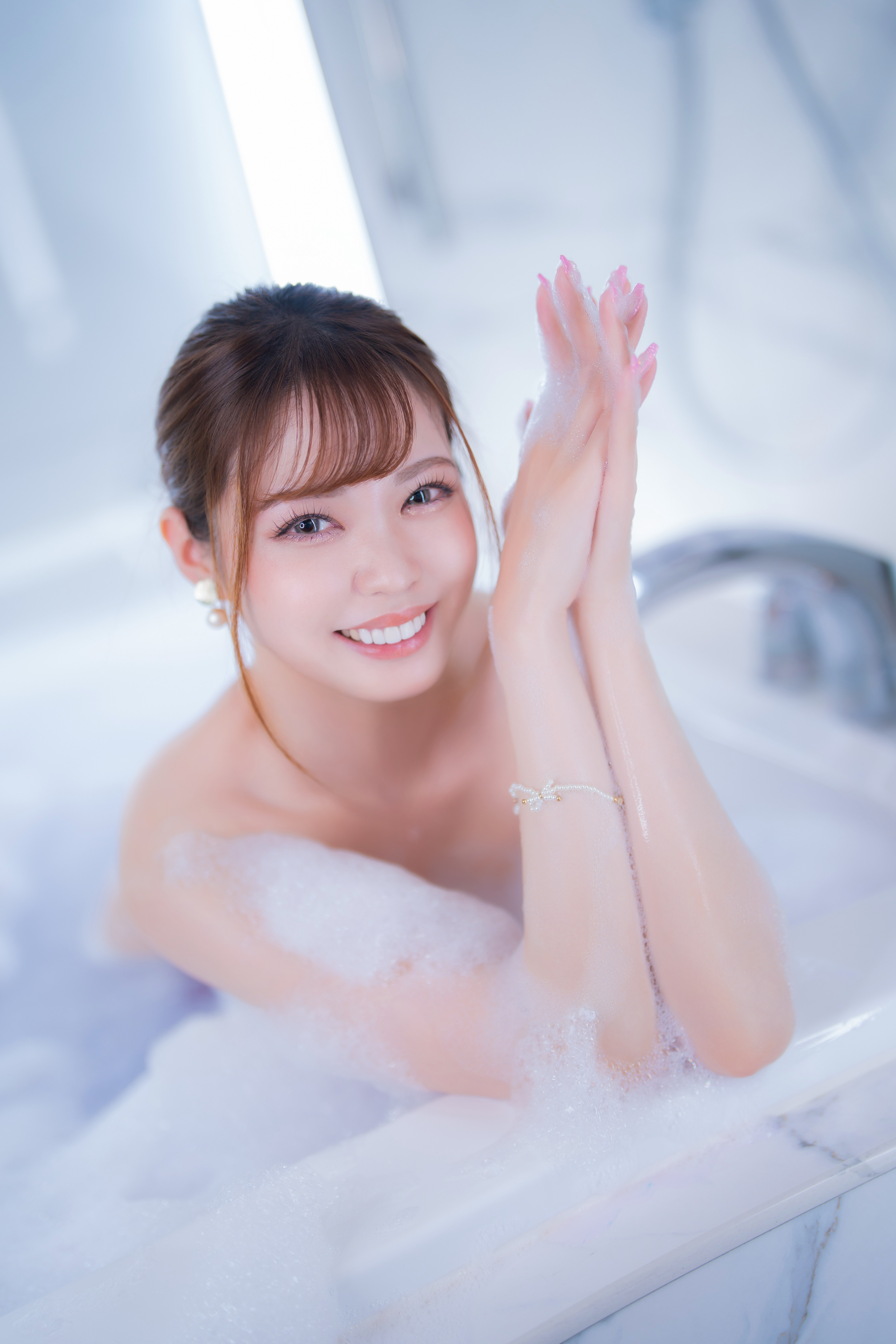 愛沢せれな