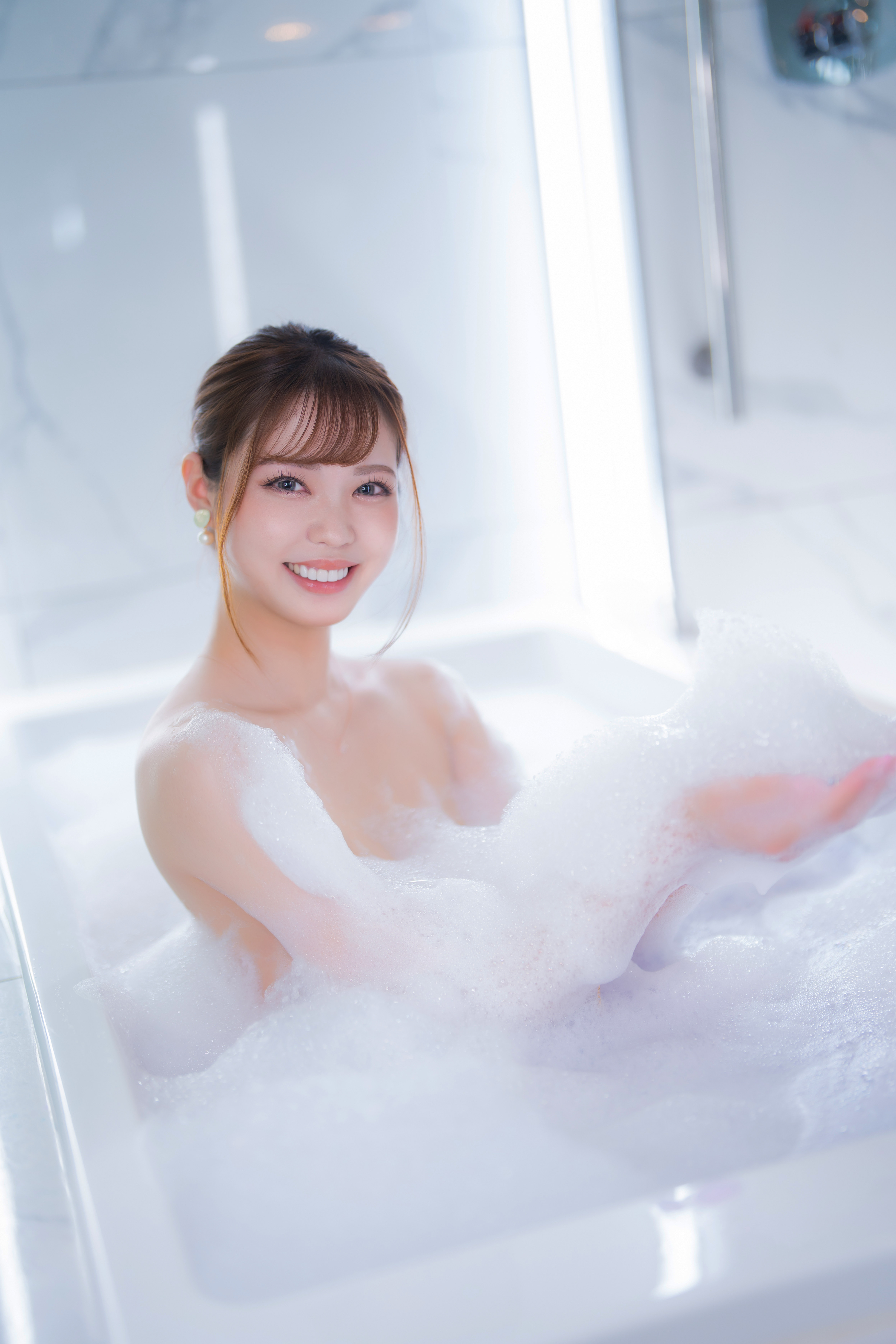 愛沢せれな